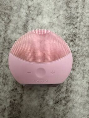 FOREO Pink Silicone Facial Cleansing Device